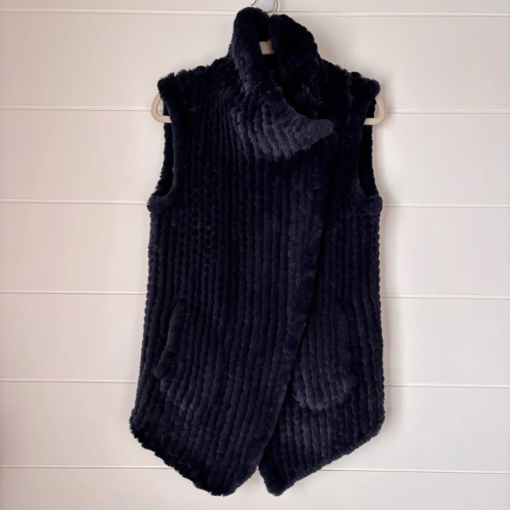 Dolce Cabo los angelos Women's Blue Faux Fur Sweater Vest Size Medium - Picture 16 of 17